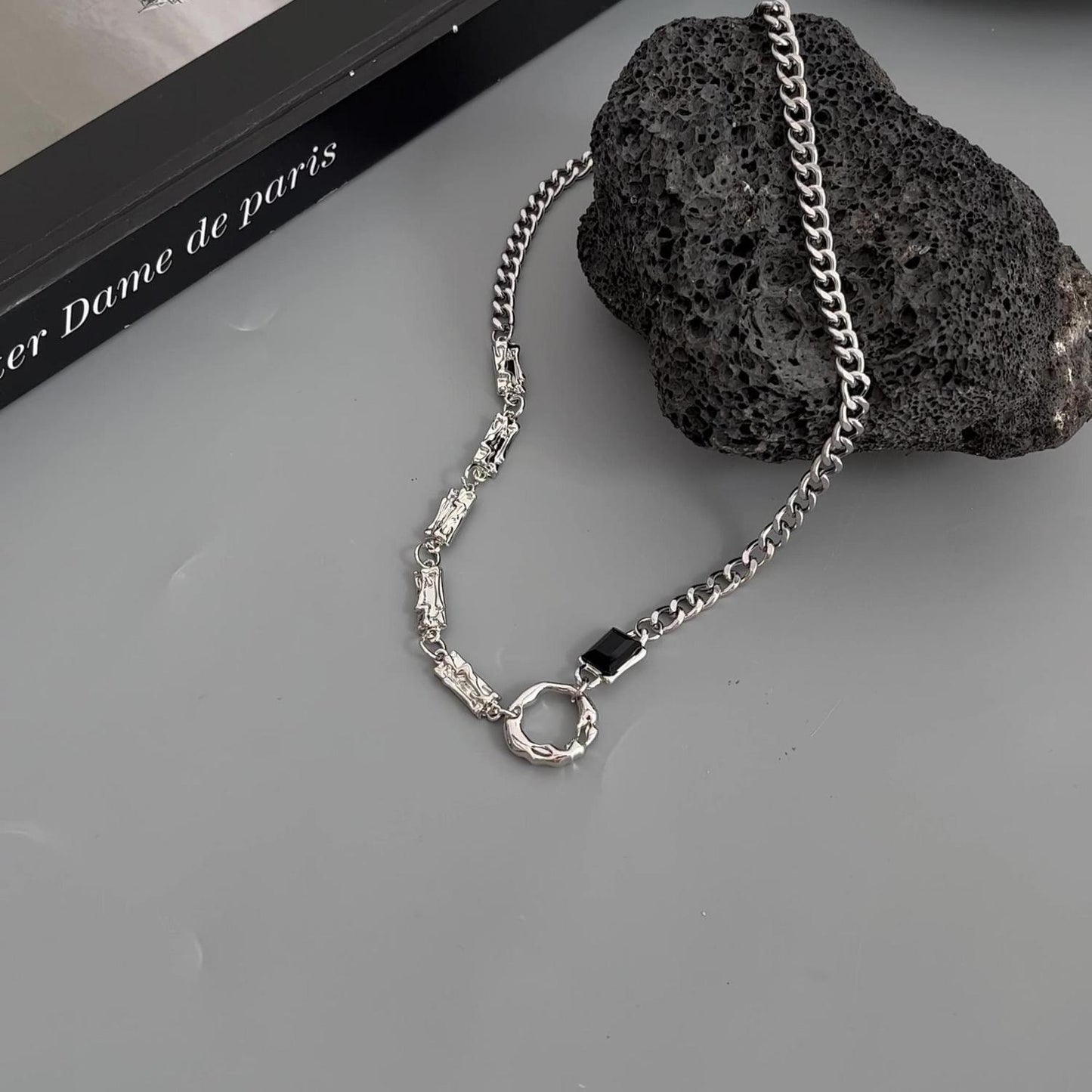 Men’s Silver Chain Necklace with Black Cube Pendant – Minimalist Stainless Steel Jewelry for Street Style & Everyday Wear