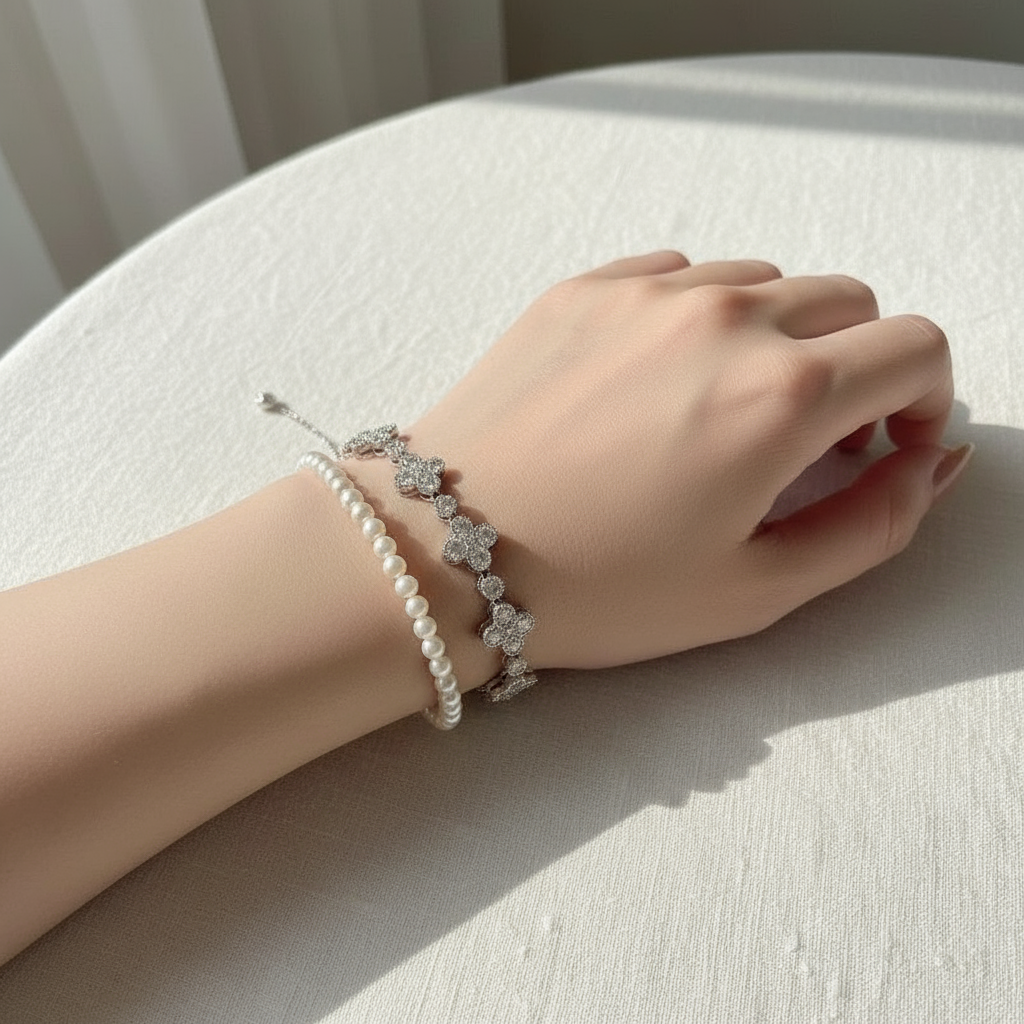 Luxury Silver Clover Bracelet with Zirconia - Elegant Gift Box Included