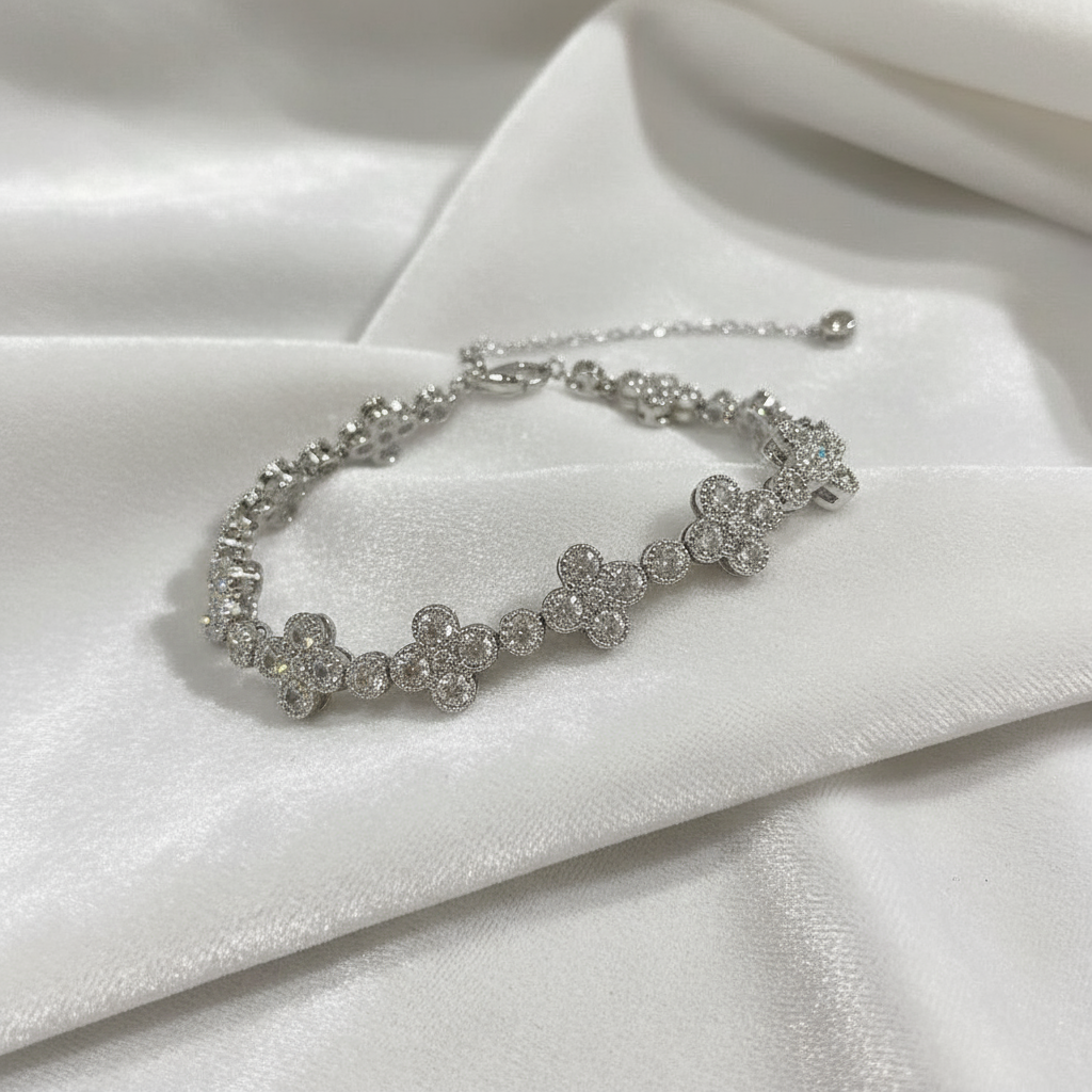 Luxury Silver Clover Bracelet with Zirconia - Elegant Gift Box Included