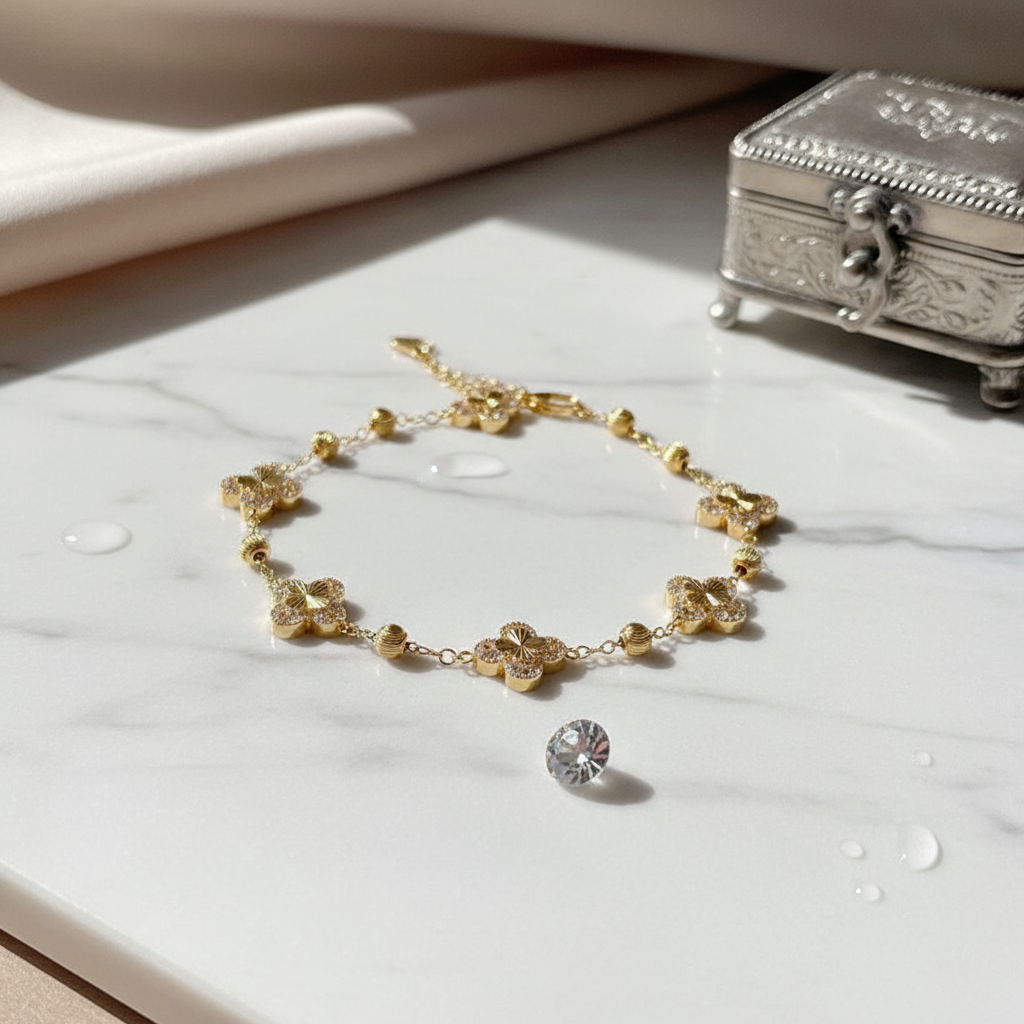 Luxury Gold Plated Clover Bracelet with Zirconia - Gift Box Included