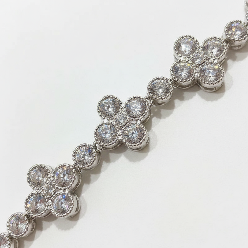 Luxury Silver Clover Bracelet with Zirconia - Elegant Gift Box Included