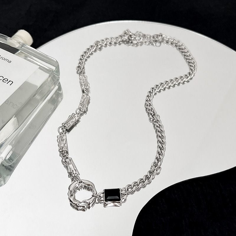 Men’s Silver Chain Necklace with Black Cube Pendant – Minimalist Stainless Steel Jewelry for Street Style & Everyday Wear