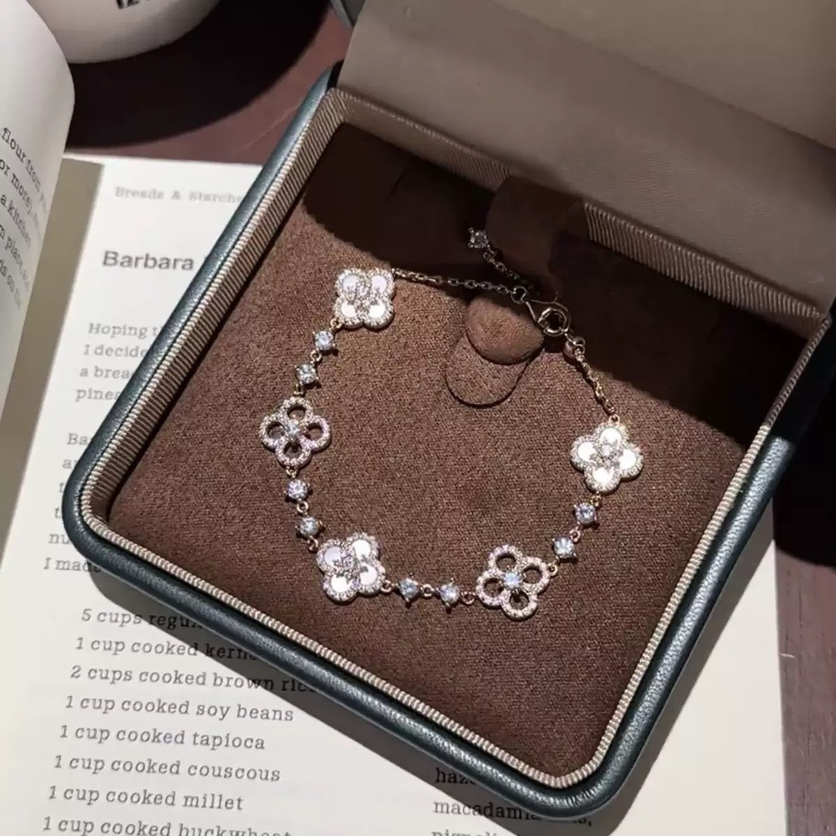 gift box ，Lucky Clover Zirconia Bracelet - Adjustable Four Leaf Clover Bracelet for Women