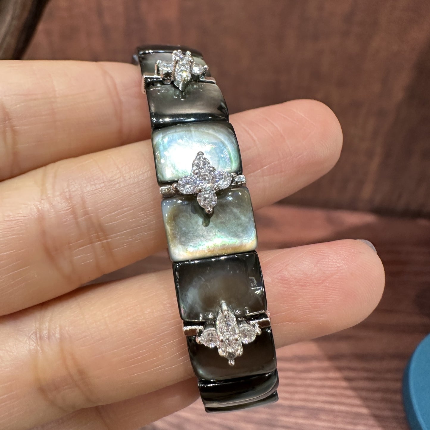 Lucky Clover Mother of Pearl Bracelet - The 'Instant Confidence' Piece