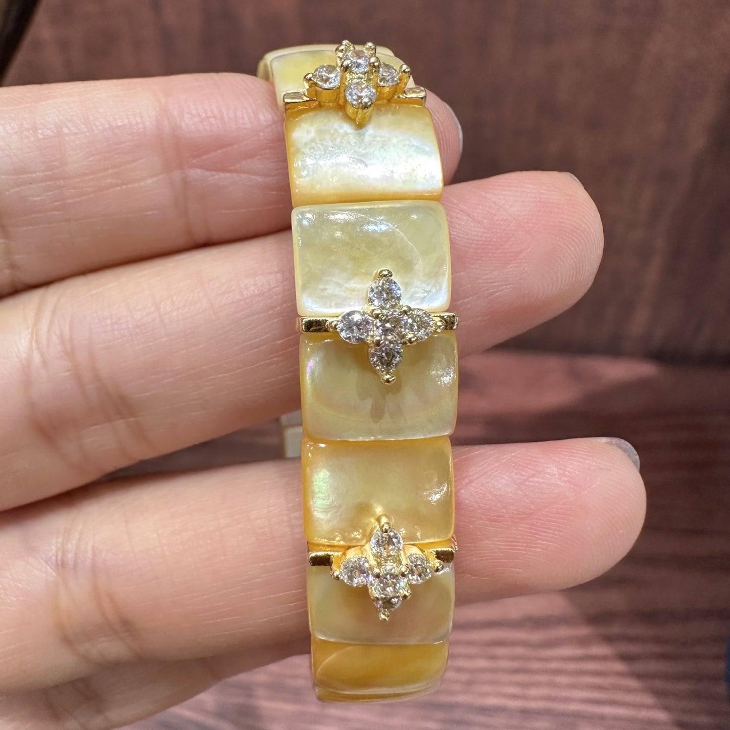 Lucky Clover Mother of Pearl Bracelet - The 'Instant Confidence' Piece