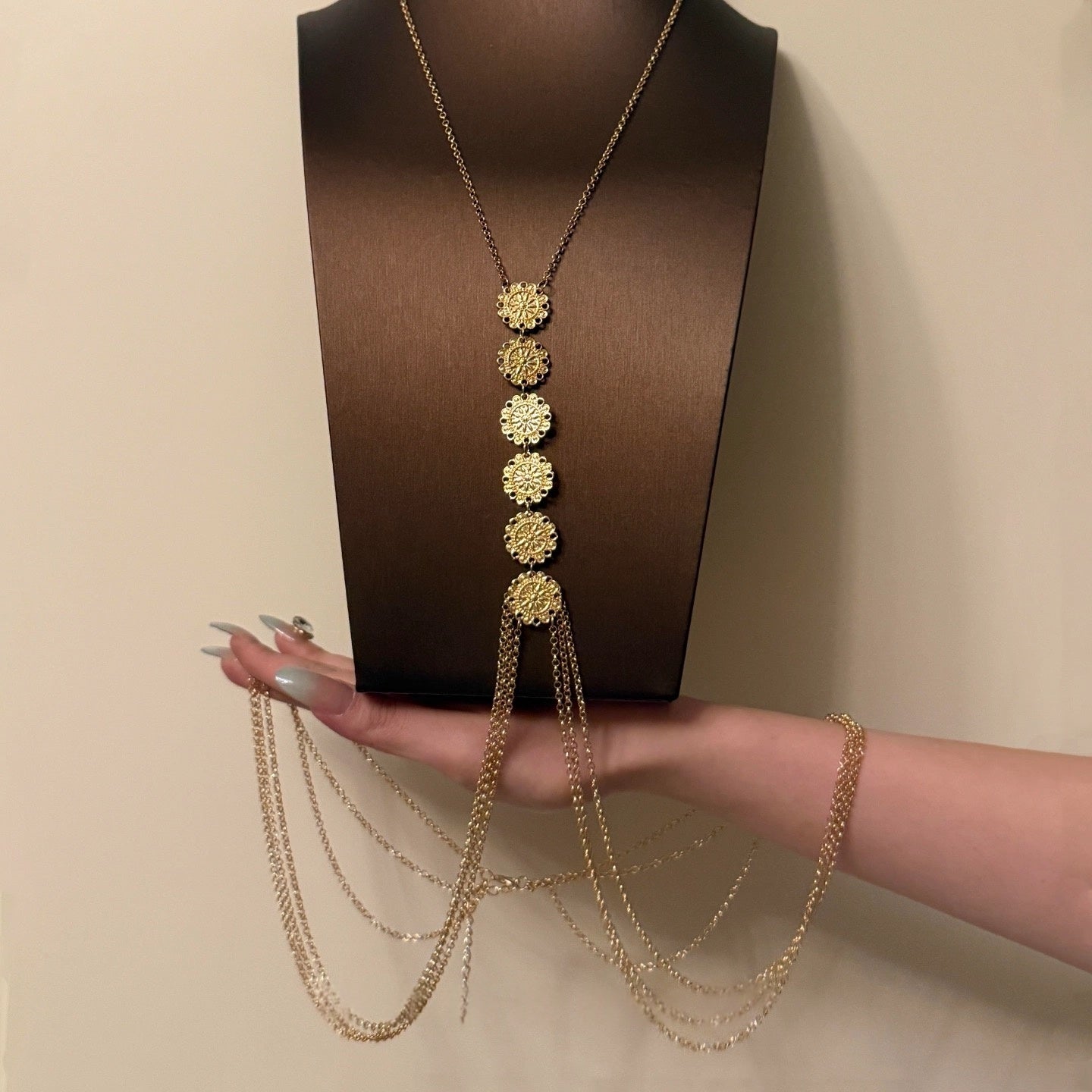 Sexy Gold Body Chain Necklace for Women, Floral Medallion Layered Chest Chain, Boho Statement Body Jewelry for Parties, Festivals & Beach Wear